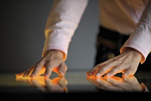 MultiTouch Cell identifies hands 